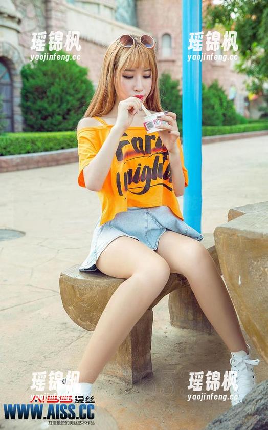 萱萱在街上的冷知识：购物和吃零食哪个更好？爱丝美图告诉你答案！