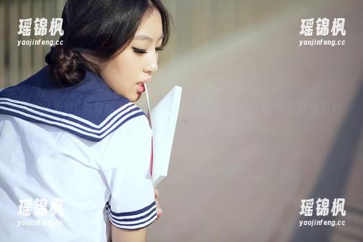 AISS爱丝(黄金版) - 这角度下的西雅女骑士，图片里好像有什么暗示？分享的时候小心翼翼！