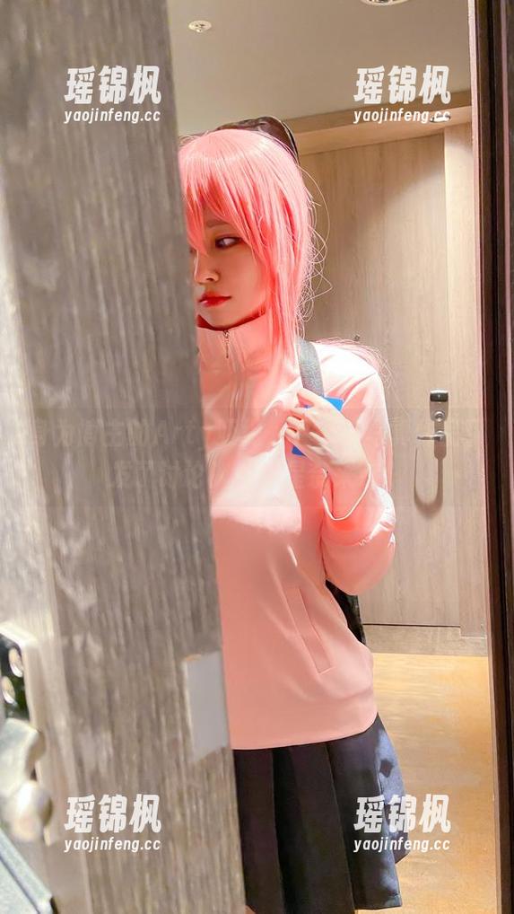 身为博主的Arty亚缇，又一部写真作品引发了讨论！柏崎星奈来袭！
