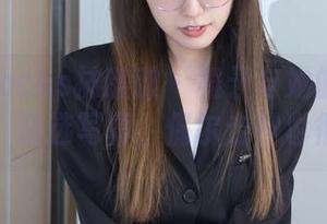 BoBoSocks袜啵啵 - 稚予与她的黑色中筒棉袜：精选写真，偶尔走神也很美好。