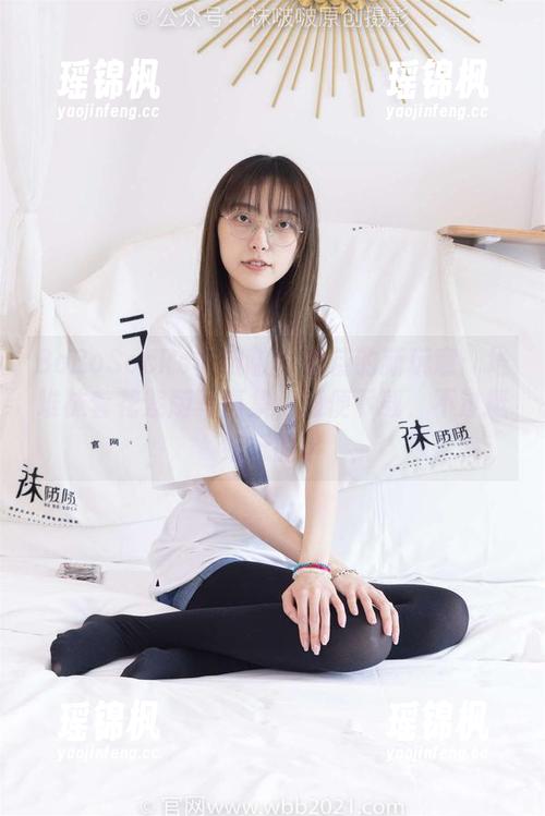 BoBoSocks袜啵啵-雪糕 BoBoSocks袜啵啵 - 雪糕的新玩意:堆堆袜套花絮版写真集,随便下载,不过挺好玩的。