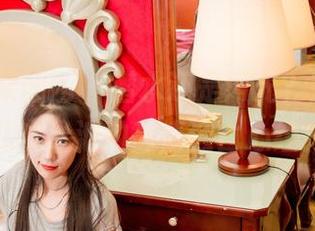 GIRLT果团网 - 潜水还是闪光？蜜桃Q妹儿在泳池的高清逃亡心经！