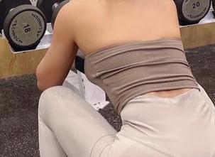 微密圈 - 高清写真里的Jessie婕西短裙，每一角度都像是在挑战我的想象力