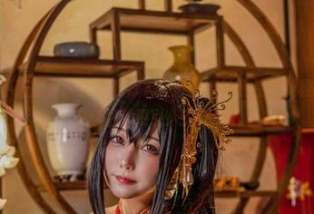 KANEKO咔喵的夏天：有没有人注意到那种随性的优雅？原图在那，套图就更引人遐想了。