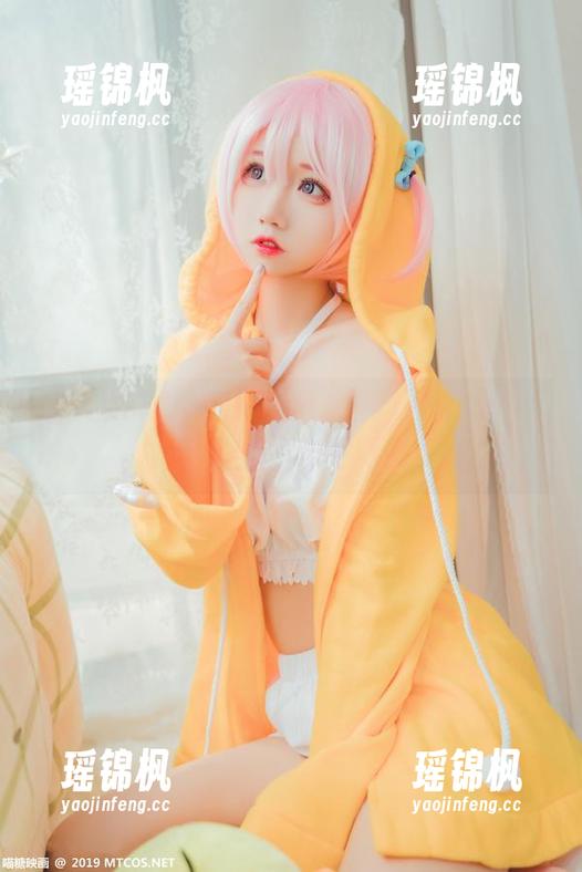 红色吊带裙，喵糖映画基本款写真集更新，你能hold住吗？