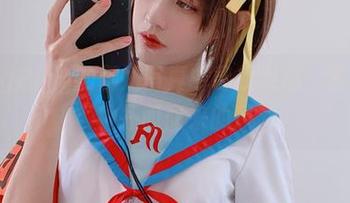 在PingPing的御姐写真中寻找灵感，套图里有种扑面而来的风