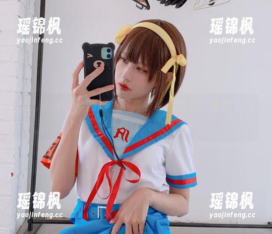在PingPing的御姐写真中寻找灵感，套图里有种扑面而来的风