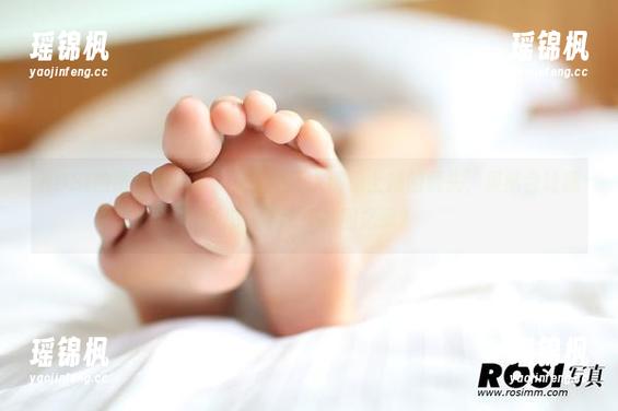 ROSI ROSI的婚纱作品集,都是些让人嘴角上扬的镜头,果然会让我多想,不来一套回忆录?