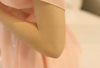 增添点色彩，高清ROSI泳装等你来下载