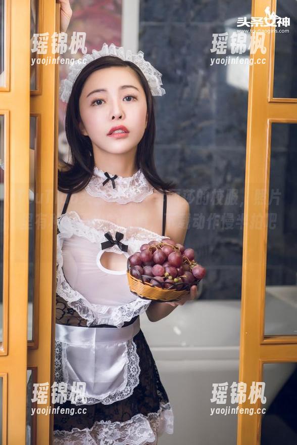 TouTiao头条女神 - 李丽莎的校服，照片里有种说不出的味道，下载动作慢半拍吧！