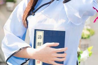 UGirls尤果网 - 倪叶腾的瑜伽：图库里的古怪姿势，有点像正在勇敢挑战地心引力！