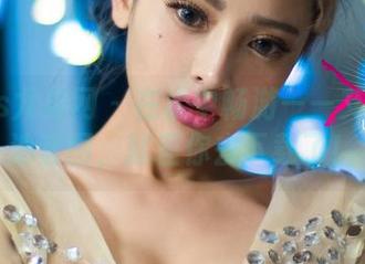 UGirls尤果网 - 在水中畅游——艾小青泳池套图，就差你去下载了！
