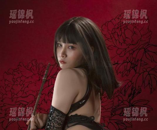 Uki雨季的作品：吊带与高清二妙合一