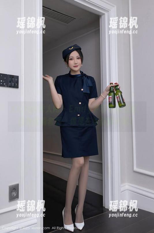 Xiuren秀人网 - Emily尹菲穿越光影，白色高清套图，像是在给你撒小糖！