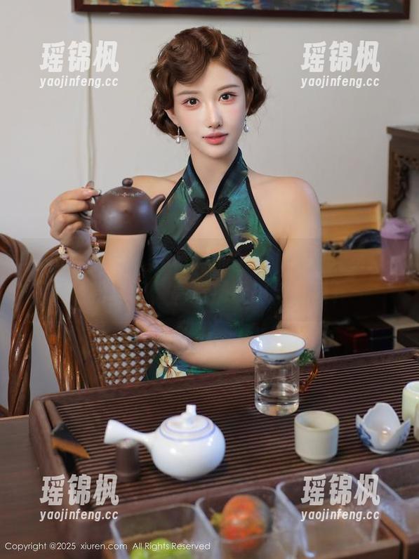 Xiuren秀人网 - 南湘baby套装大赏：轻松驾驭，高清捕捉出众气质！