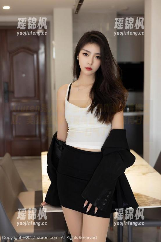 Xiuren秀人网 - 当大白兔吖遇上清纯主题：美图里的窜天猴与普通人不能同日而语。只差一口气了！