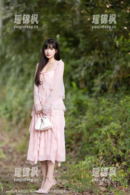 Xiuren秀人网-徐莉芝Booty Xiuren秀人网 - 徐莉芝Booty的在线写真:套装穿得好,别人肯定问“你是在参加时装周吗?”