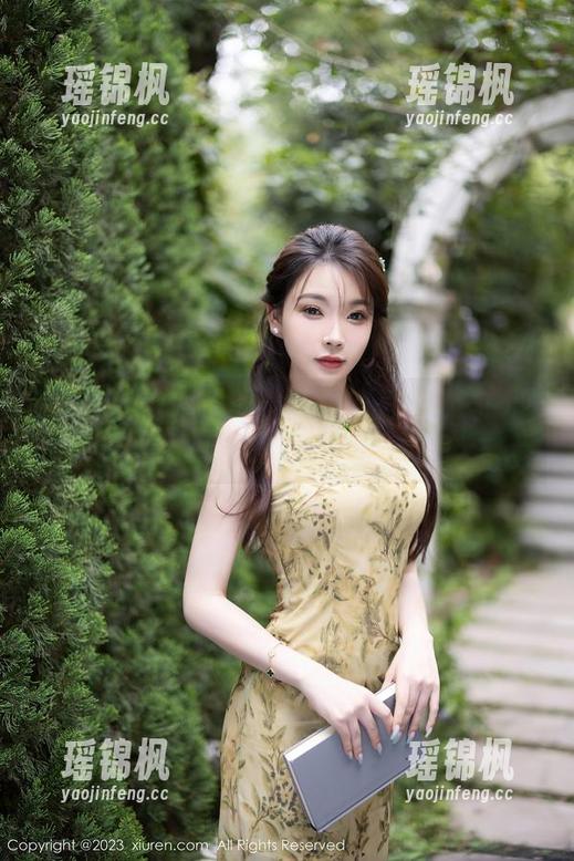 Xiuren秀人网 - 学姐vs欧阳妮娜娜：图包里的两面人生