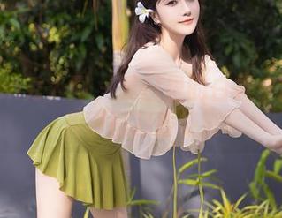 Xiuren秀人网 - 夏日里的白露小猪写真和原图双重舒爽