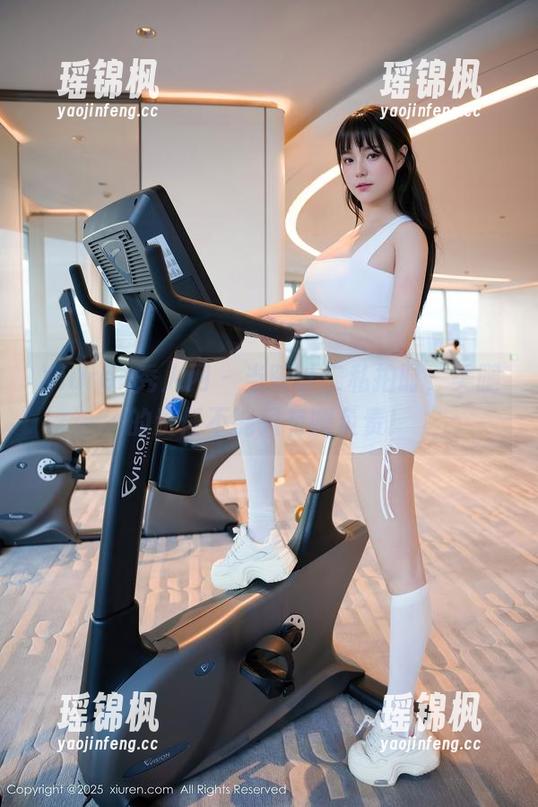 Xiuren秀人网-陈以二 Xiuren秀人网 - 当陈以二私拍时,美腿的责任不能只有腿负责!
