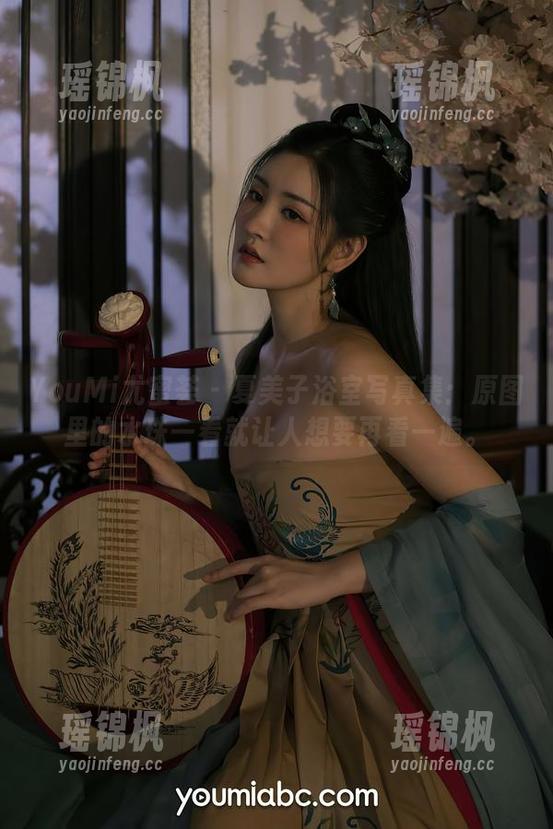 YouMi尤蜜荟-夏美子 YouMi尤蜜荟 - 夏美子浴室写真集:原图里的水珠一看就让人想要再看一遍。