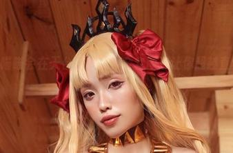 eliza喵喵会在天台上发呆？全套图包让你超越直觉，放飞想象。