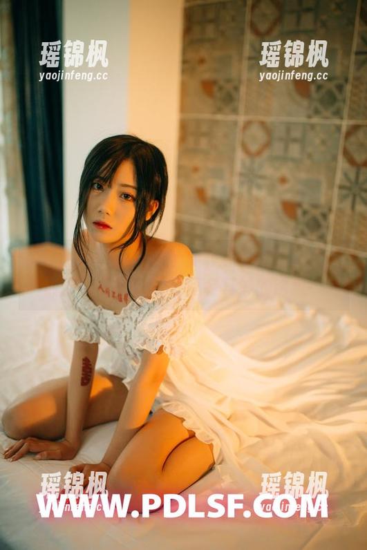 partycat轰趴猫-亦菲 partycat轰趴猫 - 亦菲和她的高跟鞋,最新图片里藏着些莫名其妙的诱惑…