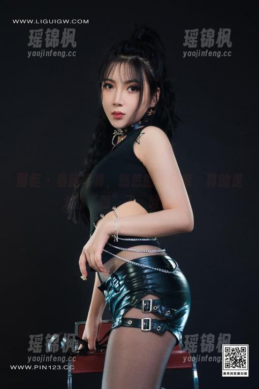 丽柜-悠悠 丽柜 - 最新写真,悠悠的牛仔裤,真的是太有“划”了,哈哈哈!