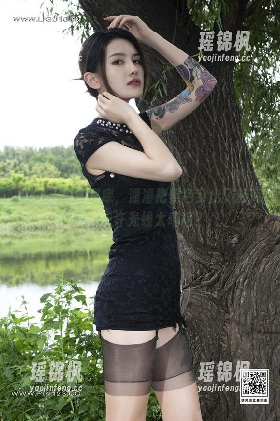 丽柜 - 精选图库，潼潼把黑色穿出了新高度，或许光线太奇葩？