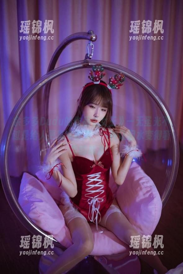 余多多Dudu的作品《女王》—无圣光不过是给人更真实的美，一种让泪水变得奢华的魔力。