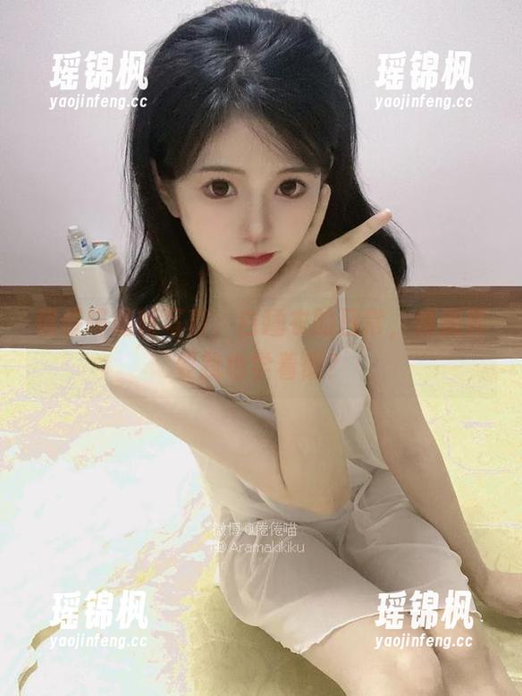 倦倦喵最新写真，白睡衣的日常，难道真要我也学着懒？