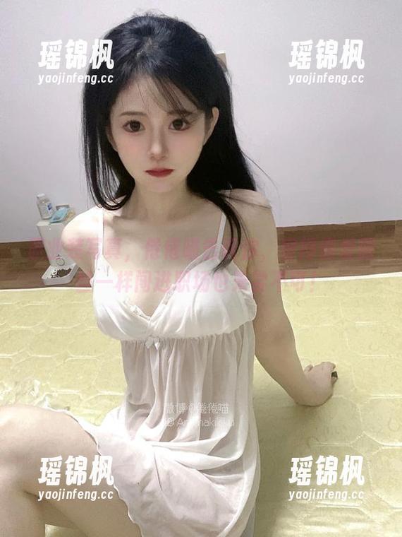 职业装写真，倦倦喵告诉你，穿得像爱丽丝一样闯进职场也未尝不可！