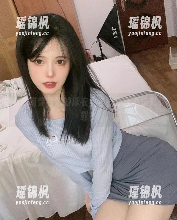 倦倦喵穿着她的泳衣全套，你还不快来下载？