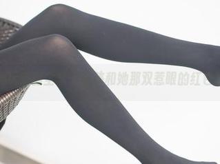紧盯兔玩映画全套，女孩和她那双惹眼的红色公主鞋