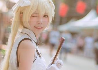 向小圆致敬！这套蓝色之夏，搭配多少奇思妙想