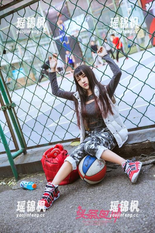 头条女神 - 下载小小鱼的花嫁写真，反正今天不看菜谱也行。