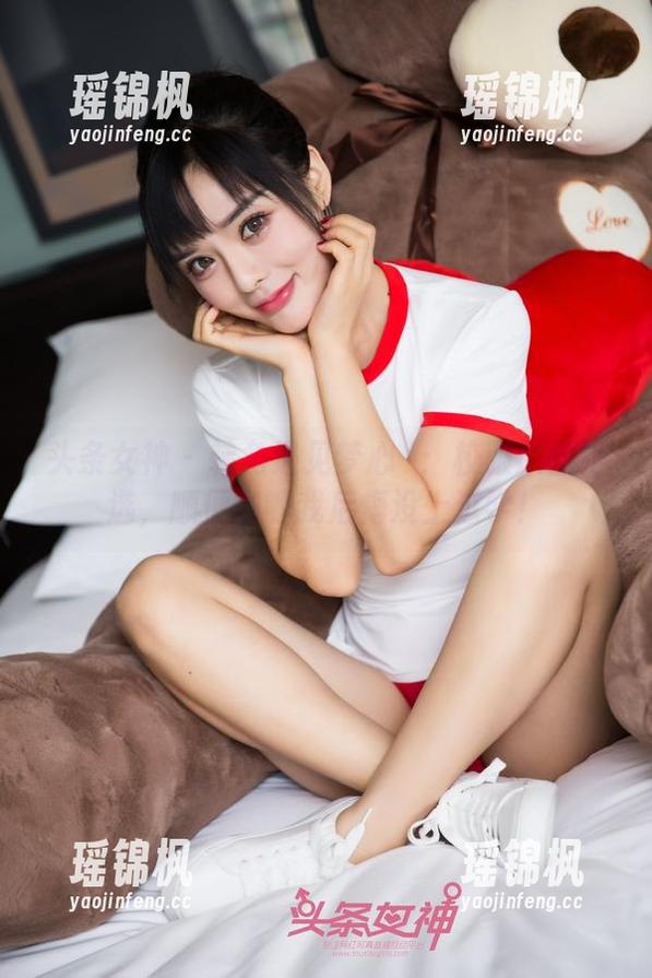 头条女神 - 转角遇见梦心玥：校服原图精选，顺便咖喱我后悔没上过学！