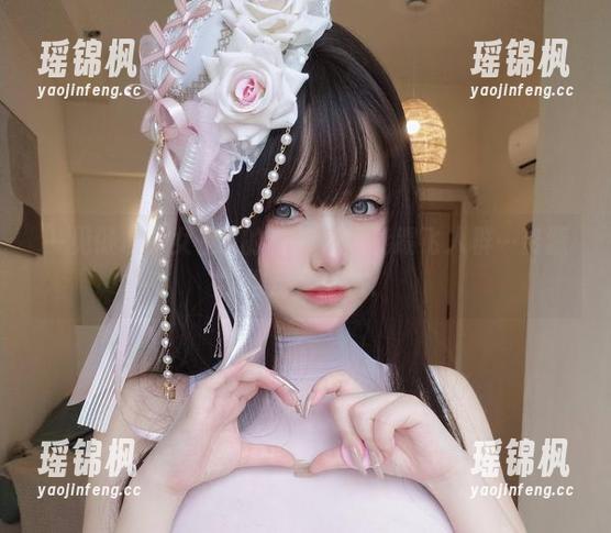 一见倾心？女主K的白裙好像能踢飞人群…资源你得自己挖掘！