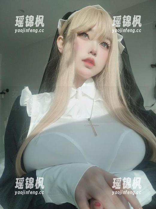 女主K这回给我们带来了乘凉的姐姐，你说她在线上也太显气质了，原图一会儿见。