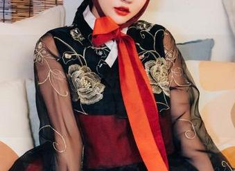 福利满满啊！孙乐乐(손예은)的原图里，DJAWA甘露寺蜜璃仿佛从屏幕中走出来了，太迷人。