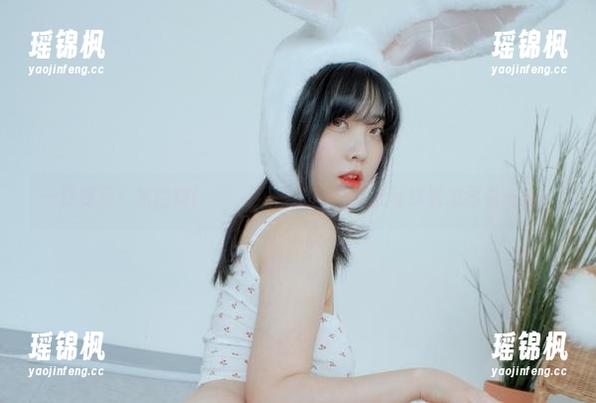 一秒变身，宋哈娜(송하나)可爱的写真让我每次都想再看一遍。
