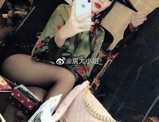 微密圈 - 宸大小姐牛仔裤原图，福利和小心翼翼的目光同在
