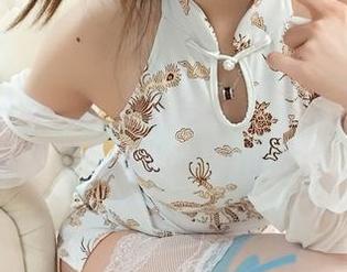 小女巫露娜的圣诞装合集，别说我没提醒你这颜色真没啥好讨论的。