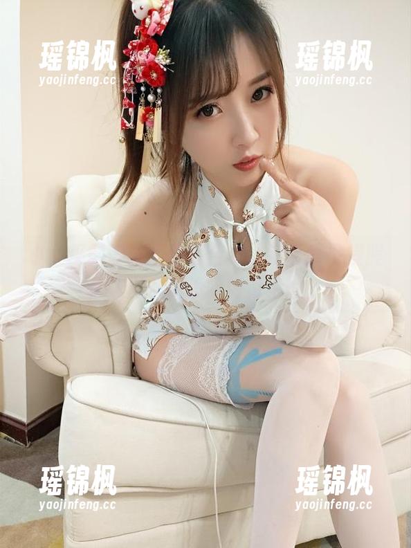 小女巫露娜的圣诞装合集，别说我没提醒你这颜色真没啥好讨论的。