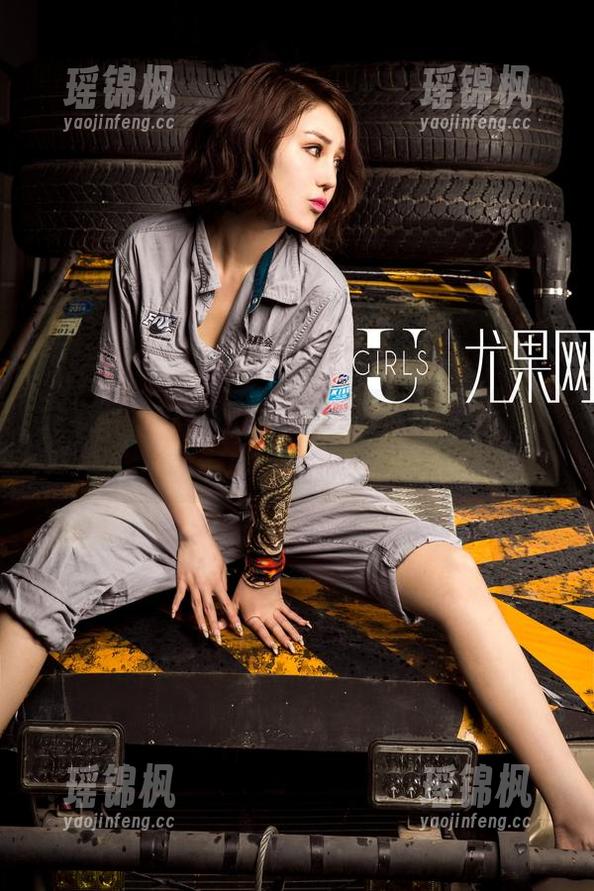 尤果网 - 私房透视下的李思宁，牛仔裤竟然有种意外的温柔。