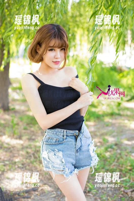 尤果网-欣杨Kitty 尤果网 - 欣杨Kitty的瑜伽图集:看似优雅,下意识的跌倒才是金句?