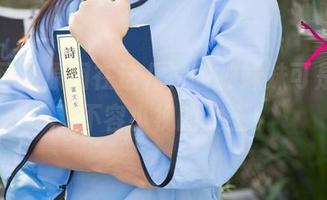 尤果网 - 原图在这儿，萌神妹妹可是个绝对不容小视的女王！