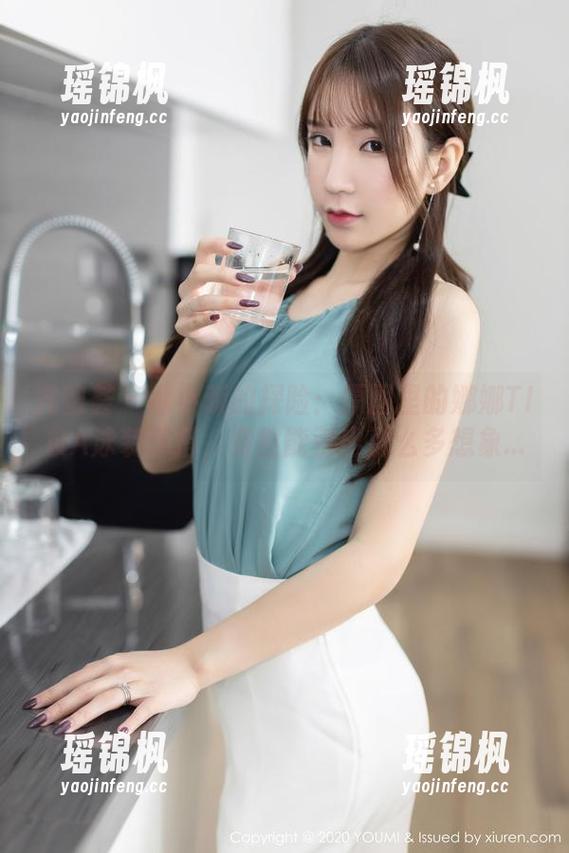尤蜜荟-娜娜TINA 尤蜜荟 - 缩小版的探险:原图里的娜娜TINA泳装穿搭,竟然能引出那么多想象...