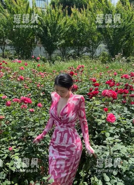 微密圈 - 左公子666写真:今天我只想晒腿,结果腿都被我晒黑了……