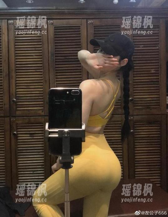 微密圈 - 左公子666应该是找到“完美圣诞比基尼”的路子了,原图相当精彩!